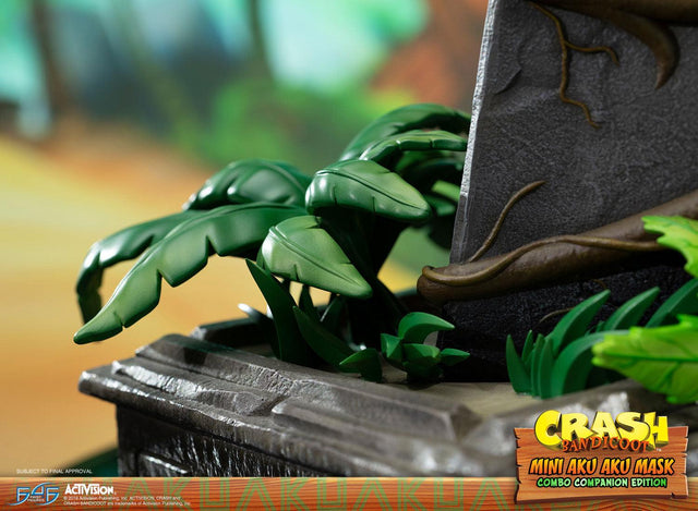 Crash Bandicoot™- Mini Aku Aku Mask Combo Companion Edition (miniakuakumask-combo-h-13.jpg)