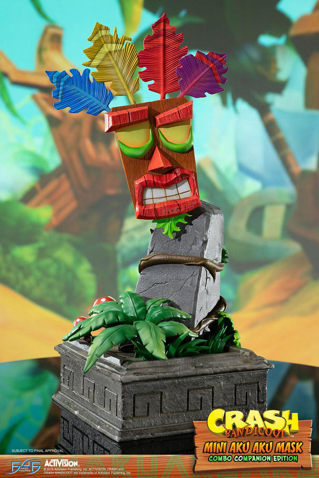 Crash Bandicoot™- Mini Aku Aku Mask Combo Companion Edition (miniakuakumask-combo-v-15.jpg)