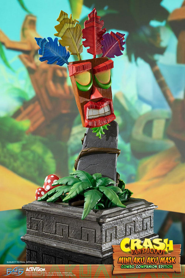 Crash Bandicoot™- Mini Aku Aku Mask Combo Companion Edition (miniakuakumask-combo-v-16.jpg)