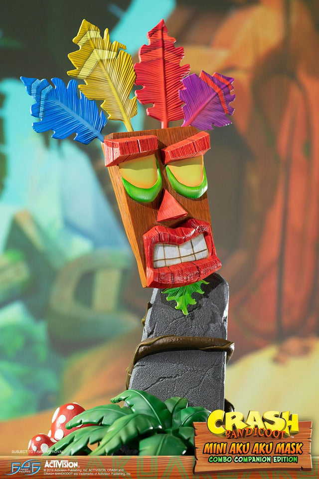 Crash Bandicoot™- Mini Aku Aku Mask Combo Companion Edition (miniakuakumask-combo-v-19.jpg)