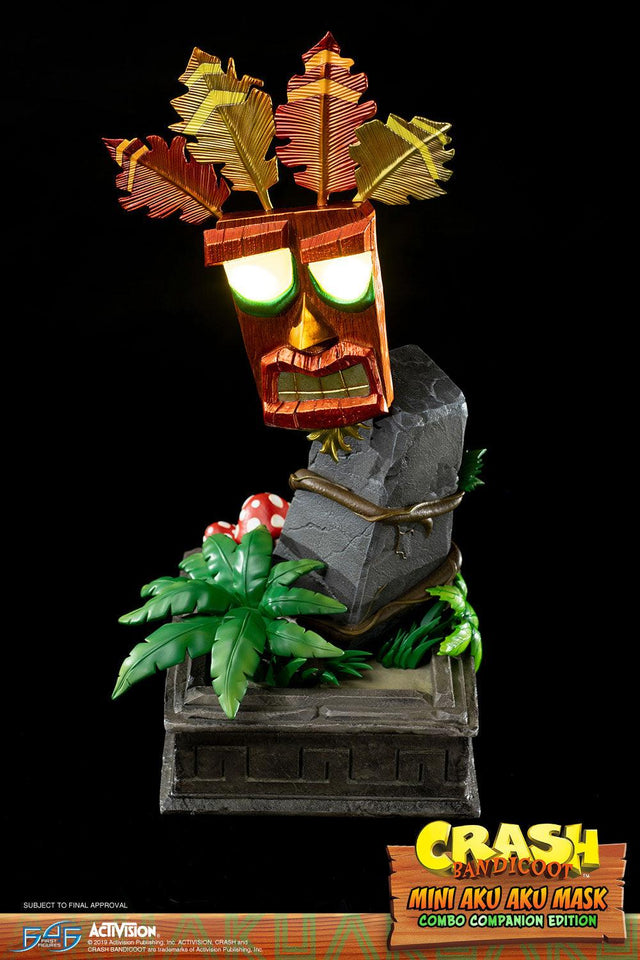 Crash Bandicoot™- Mini Aku Aku Mask Combo Companion Edition (miniakuakumask-combo-v-23.jpg)