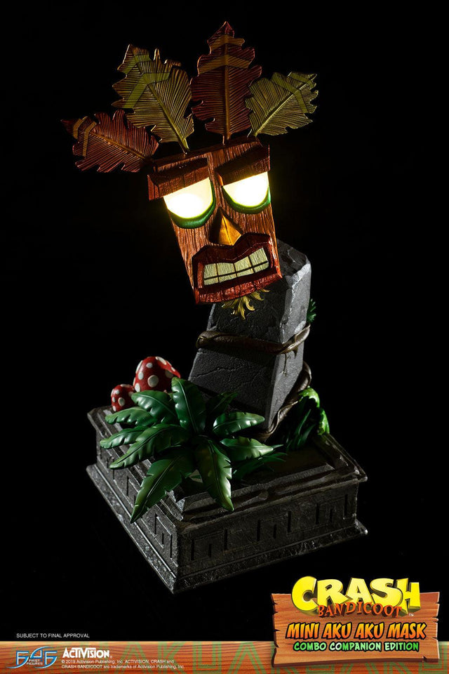 Crash Bandicoot™- Mini Aku Aku Mask Combo Companion Edition (miniakuakumask-combo-v-29.jpg)