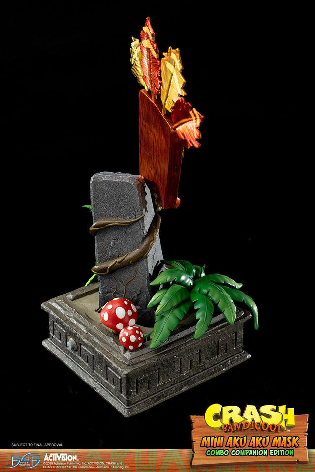Crash Bandicoot™- Mini Aku Aku Mask Combo Companion Edition (miniakuakumask-combo-v-33.jpg)