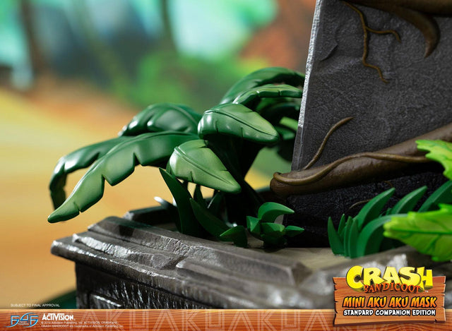 Crash Bandicoot™ - Mini Aku Aku Mask Standard Companion Edition (miniakuakumask-reg-h-09.jpg)