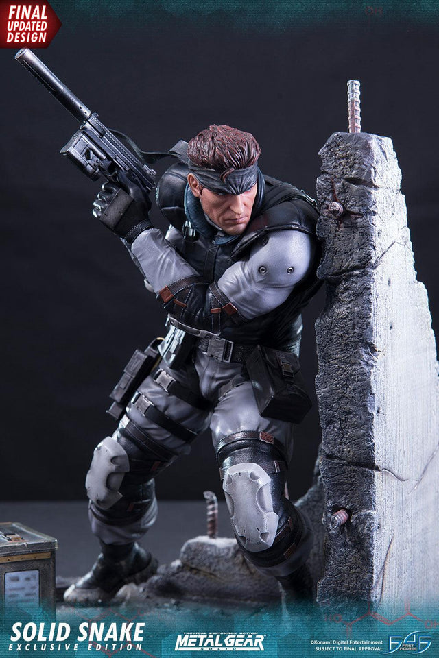 Solid Snake (Exclusive) (_new_snake_exc_vertical_02.jpg)