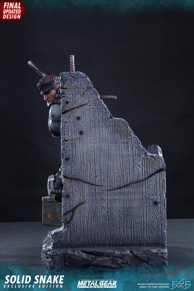 Solid Snake (Exclusive) (_new_snake_exc_vertical_05.jpg)