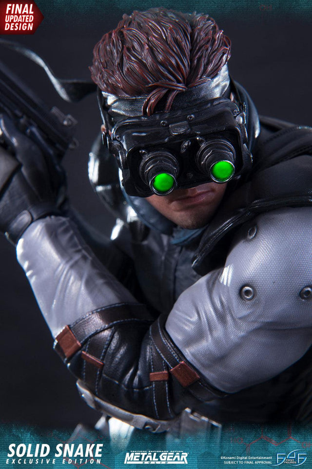 Solid Snake (Exclusive) (_new_snake_exc_vertical_08.jpg)