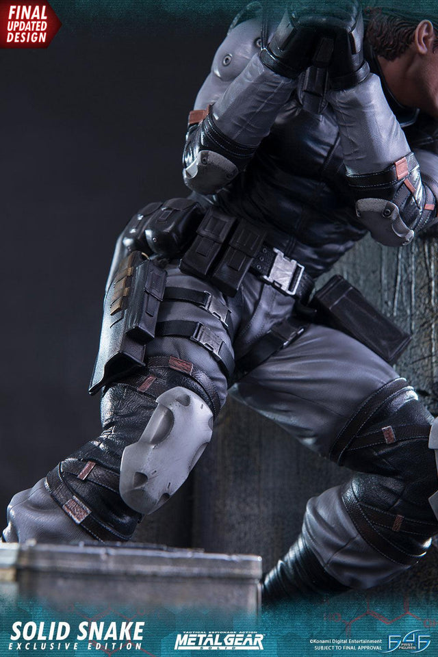 Solid Snake (Exclusive) (_new_snake_exc_vertical_09.jpg)