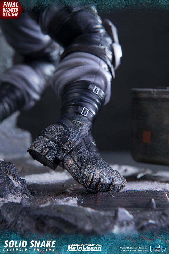 Solid Snake (Exclusive) (_new_snake_exc_vertical_12.jpg)