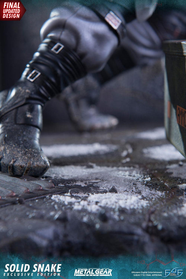 Solid Snake (Exclusive) (_new_snake_exc_vertical_13.jpg)