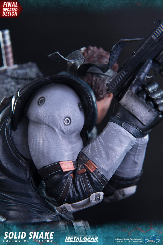 Solid Snake (Exclusive) (_new_snake_exc_vertical_15.jpg)