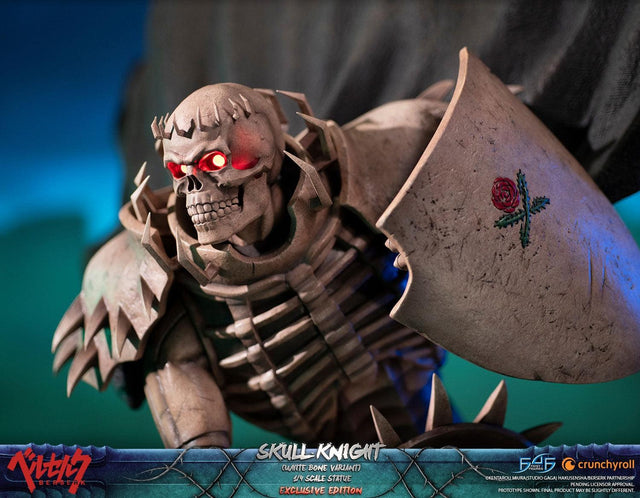 Berserk - Skull Knight Exclusive (White Bone Variant) (skullknight-excwb_01.jpg)