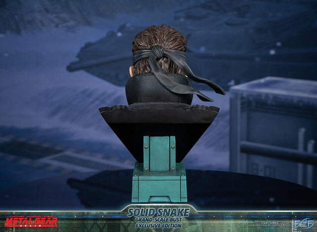 Metal Gear Solid - Solid Snake Grand-Scale Bust (Exclusive Edition GSB) (snakebust-gsb_ex_04.jpg)
