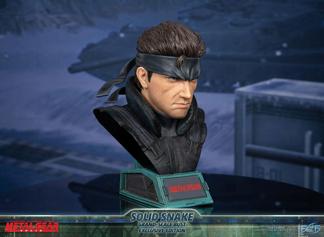 Metal Gear Solid - Solid Snake Grand-Scale Bust (Exclusive Edition GSB) (snakebust-gsb_ex_07.jpg)