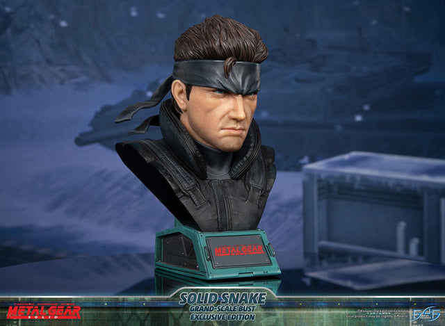 Metal Gear Solid - Solid Snake Grand-Scale Bust (Exclusive Edition GSB) (snakebust-gsb_ex_10.jpg)