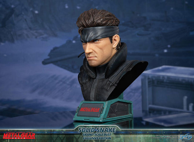 Metal Gear Solid - Solid Snake Grand-Scale Bust (Exclusive Edition GSB) (snakebust-gsb_ex_11.jpg)