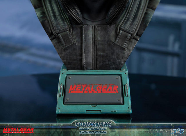 Metal Gear Solid - Solid Snake Grand-Scale Bust (Exclusive Edition GSB) (snakebust-gsb_ex_17.jpg)