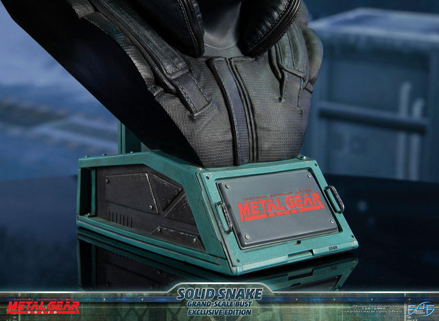 Metal Gear Solid - Solid Snake Grand-Scale Bust (Exclusive Edition GSB) (snakebust-gsb_ex_18.jpg)