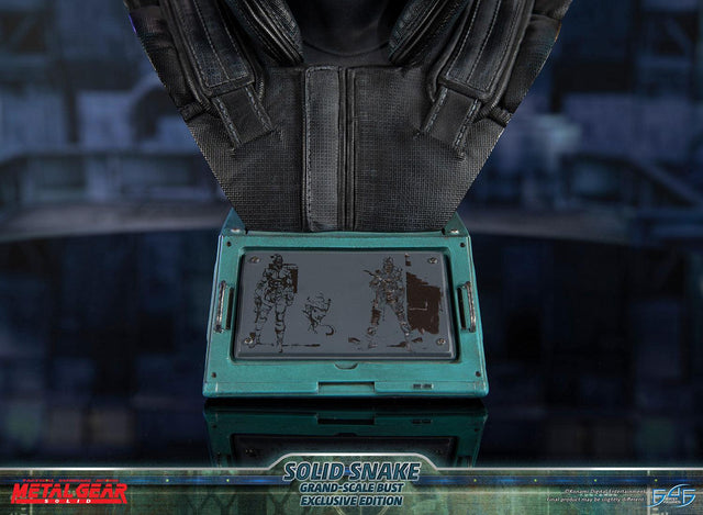 Metal Gear Solid - Solid Snake Grand-Scale Bust (Exclusive Edition GSB) (snakebust-gsb_ex_38.jpg)