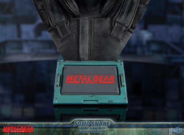 Metal Gear Solid - Solid Snake Grand-Scale Bust (Exclusive Edition GSB) (snakebust-gsb_ex_39.jpg)