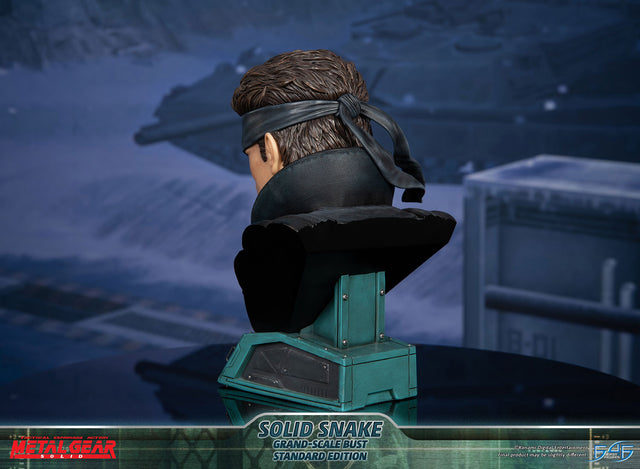 Metal Gear Solid - Solid Snake Grand-Scale Bust (Standard Edition GSB) (snakebust-gsb_st_03.jpg)