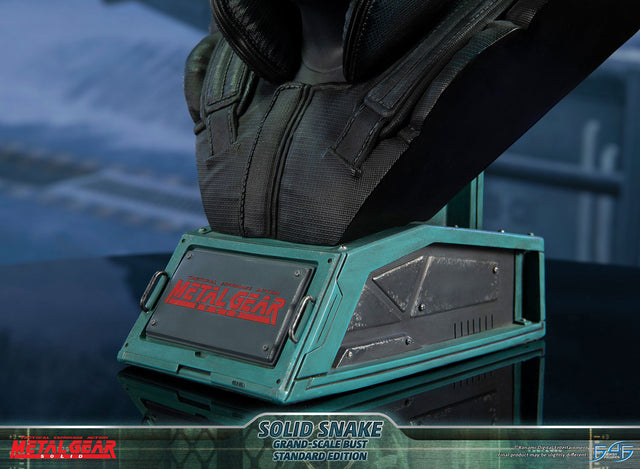 Metal Gear Solid - Solid Snake Grand-Scale Bust (Standard Edition GSB) (snakebust-gsb_st_19.jpg)