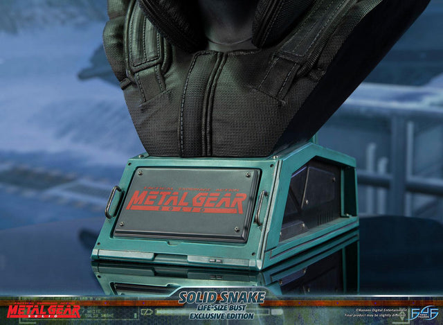 Metal Gear Solid - Solid Snake Life-Size Bust (Exclusive Edition LSB) (snakebust-lsb-ex_30.jpg)