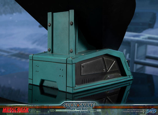 Metal Gear Solid - Solid Snake Life-Size Bust (Exclusive Edition LSB) (snakebust-lsb-ex_32.jpg)