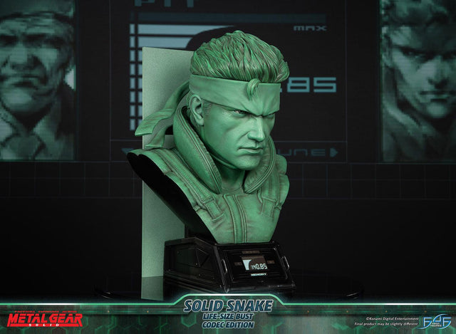 Metal Gear Solid - Solid Snake Life-Size Bust (Codec Edition LSB) (snakebust-lsb_co_17.jpg)