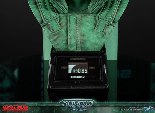 Metal Gear Solid - Solid Snake Life-Size Bust (Codec Edition LSB) (snakebust-lsb_co_20.jpg)