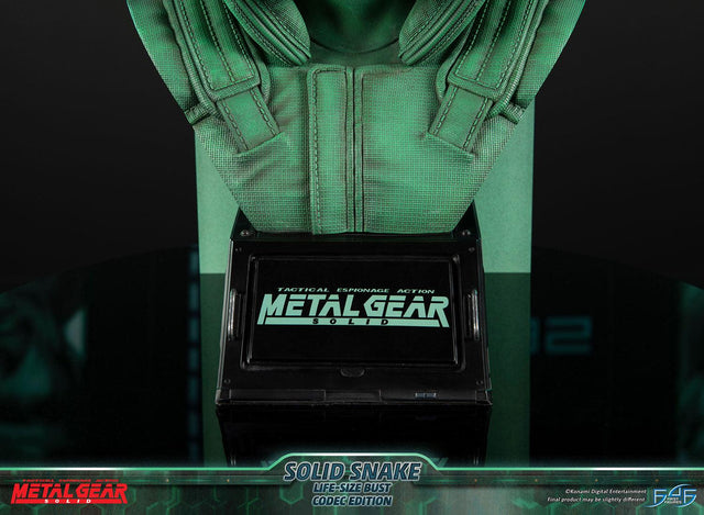Metal Gear Solid - Solid Snake Life-Size Bust (Codec Edition LSB) (snakebust-lsb_co_21.jpg)