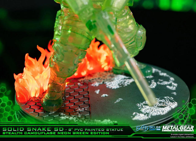 Solid Snake SD Stealth Camouflage Neon Green Exclusive Edition (sssd-stealthng-h-08.jpg)