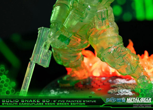 Solid Snake SD Stealth Camouflage Neon Green Exclusive Edition (sssd-stealthng-h-12.jpg)