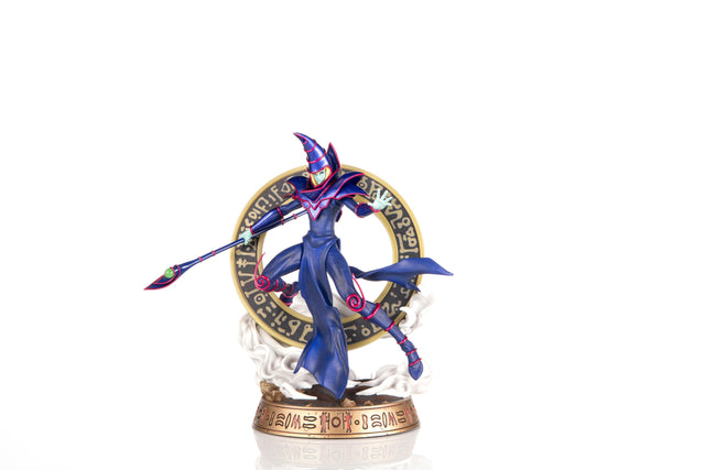 Yu-Gi-Oh! – Dark Magician (Standard Blue Edition) (whitebg_st_blue_1_dsc_8204.jpg)