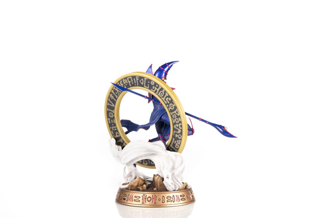 Yu-Gi-Oh! – Dark Magician (Standard Blue Edition) (whitebg_st_blue_6_dsc_8209.jpg)