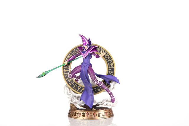 Yu-Gi-Oh! – Dark Magician (Standard Purple Edition) (whitebg_st_purple1_dsc_8212_1.jpg)
