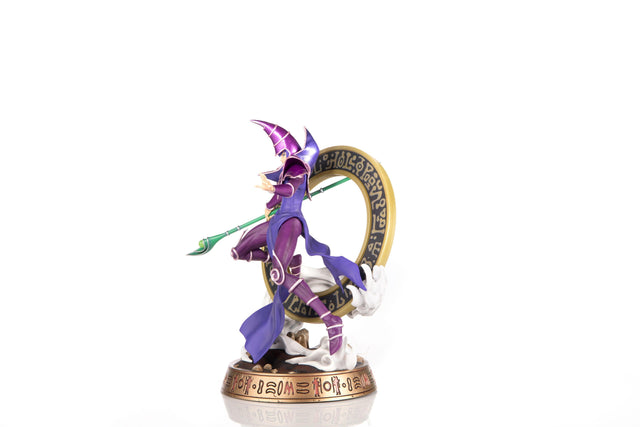 Yu-Gi-Oh! – Dark Magician (Standard Purple Edition) (whitebg_st_purple2_dsc_8213.jpg)