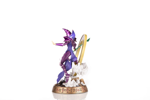 Yu-Gi-Oh! – Dark Magician (Standard Purple Edition) (whitebg_st_purple3_dsc_8214.jpg)