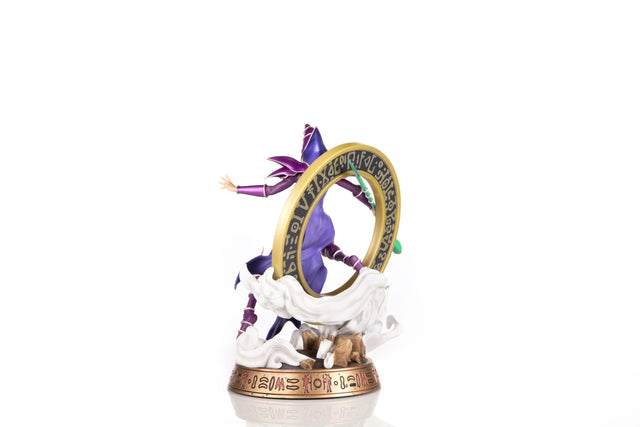 Yu-Gi-Oh! – Dark Magician (Standard Purple Edition) (whitebg_st_purple4_dsc_8215.jpg)
