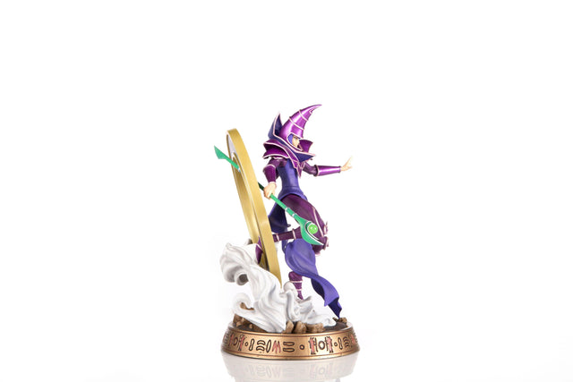 Yu-Gi-Oh! – Dark Magician (Standard Purple Edition) (whitebg_st_purple7_dsc_8218.jpg)