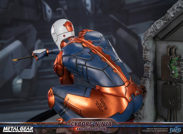 Metal Gear Solid - Cyborg Ninja (Gray Fox) (Exclusive Edition) (0cc56ed8-c9a5-46fe-b536-2f769d857a90.jpg)