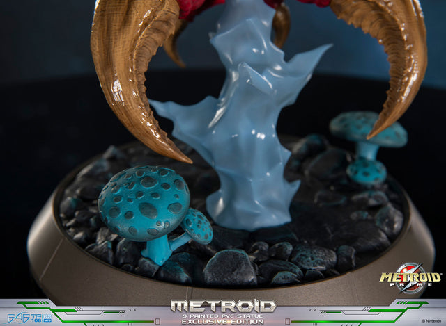 Metroid™ Prime - Metroid PVC Statue (Exclusive Edition) (0d05fbc7-1118-466d-85ff-32864afa10d8.jpg)