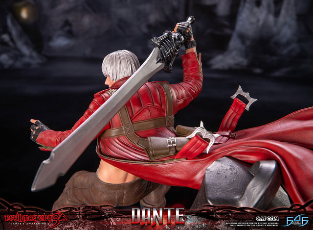 Devil May Cry 3 - Dante (2379a71b-6d19-44d9-ab79-2e0e08ecc28c.jpg)