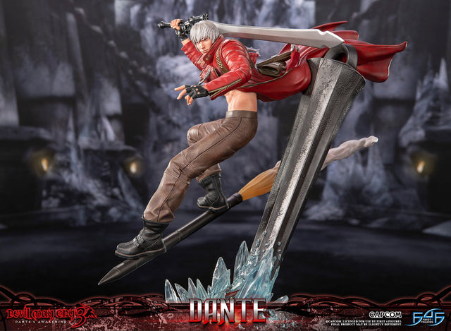 Devil May Cry 3 - Dante (8a537408-a996-424a-a1ab-e7eca8cdb517.jpg)