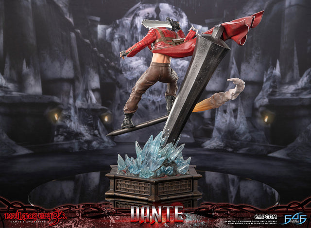 Devil May Cry 3 - Dante (8f929767-da73-4d7c-9ac0-7ba5a0f900e9.jpg)