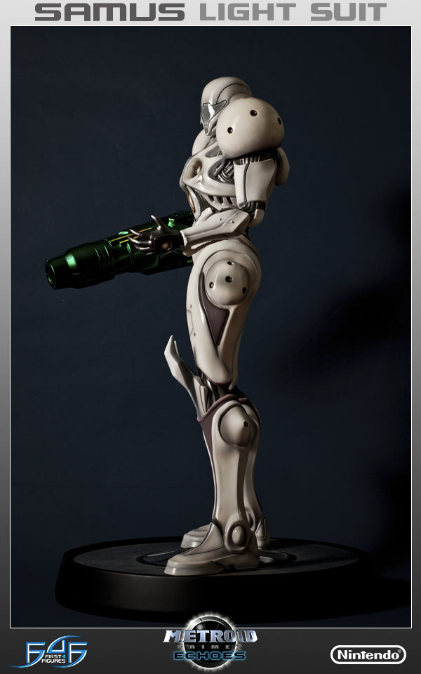 Samus Light Suit Exclusive (MPLSX026.jpg)