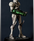 Samus Light Suit Exclusive (MPLSX027.jpg)