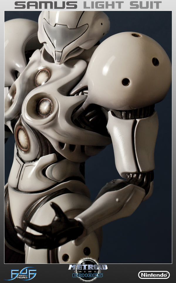 Samus Light Suit Exclusive (MPLSX032.jpg)