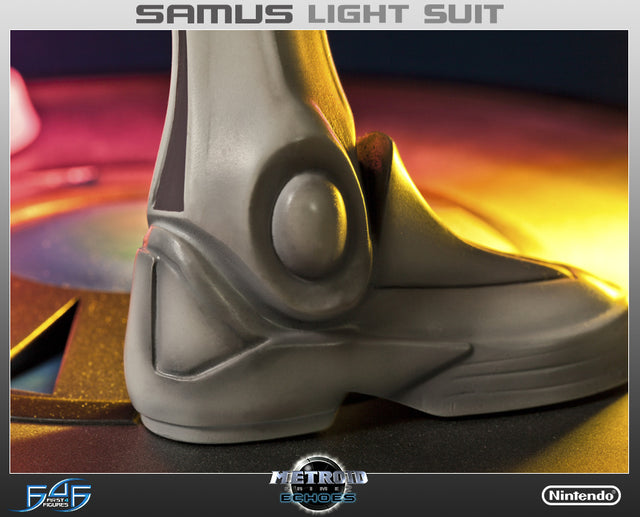 Samus Light Suit Exclusive (MPLSX061.jpg)