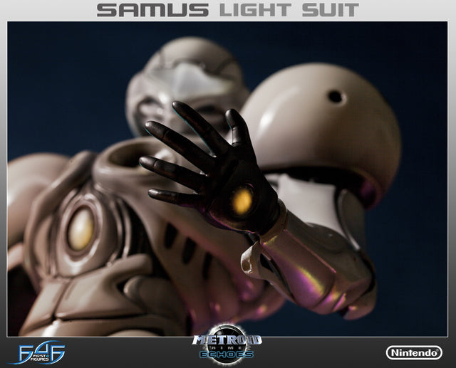 Samus Light Suit Exclusive (MPLSX071.jpg)